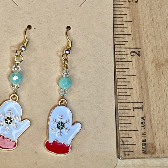 Christmas Holiday White Mittens w Snowflakes Dangle Earrings - Picture 4 of 6
